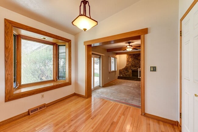 Building Photo - Great 4 Bedroom 3 Bath Home with 2 Car Garage and Covered Patio!