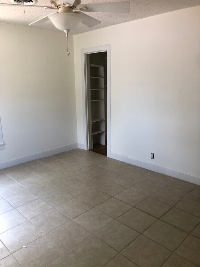 Building Photo - 234 College Dr