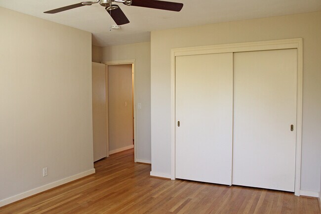 Building Photo - 8025-8027 SW Northvale Wy