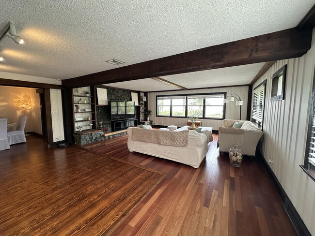 Building Photo - 4490 NE Indian River Dr