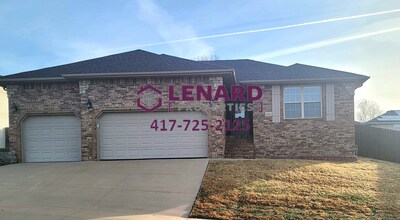 Building Photo - Spacious 3 Bedroom Home Ready for Move In!