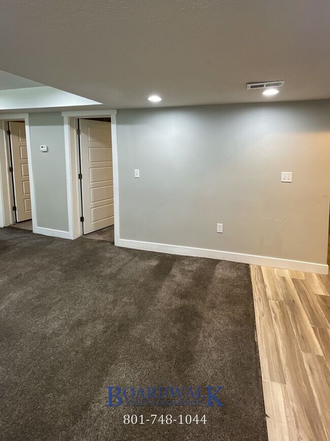 Building Photo - 555 S 900 E