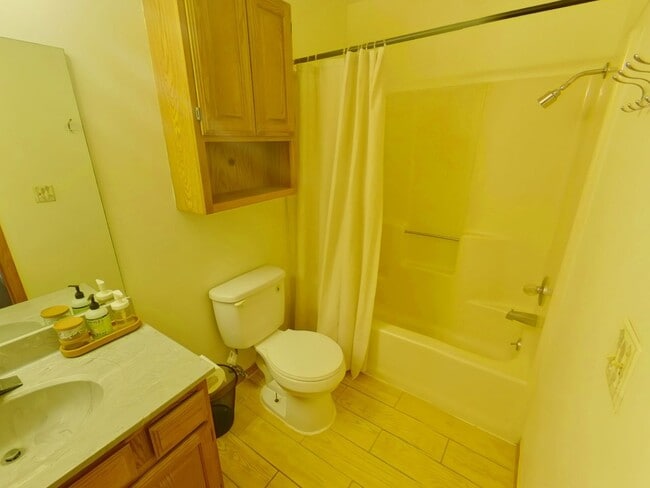 Building Photo - 1703 S Brandon St