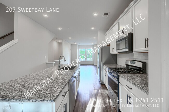 Building Photo - 207 Sweetbay Ln