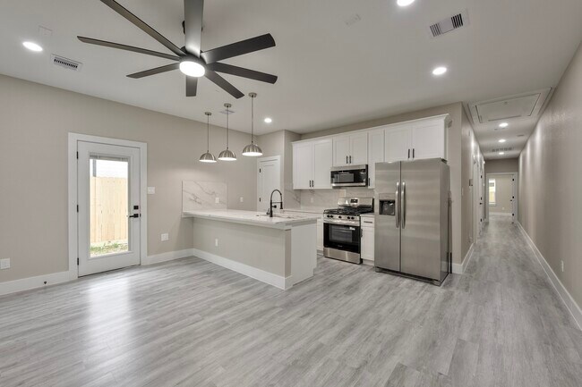 Building Photo - 7811 Sandra St