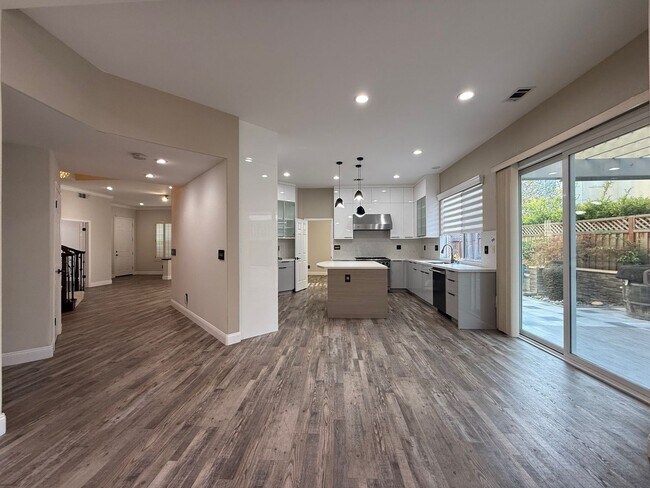 Building Photo - 20 Gonsalves Ct