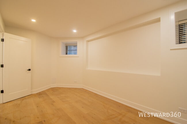 Building Photo - 3720 N Racine Ave