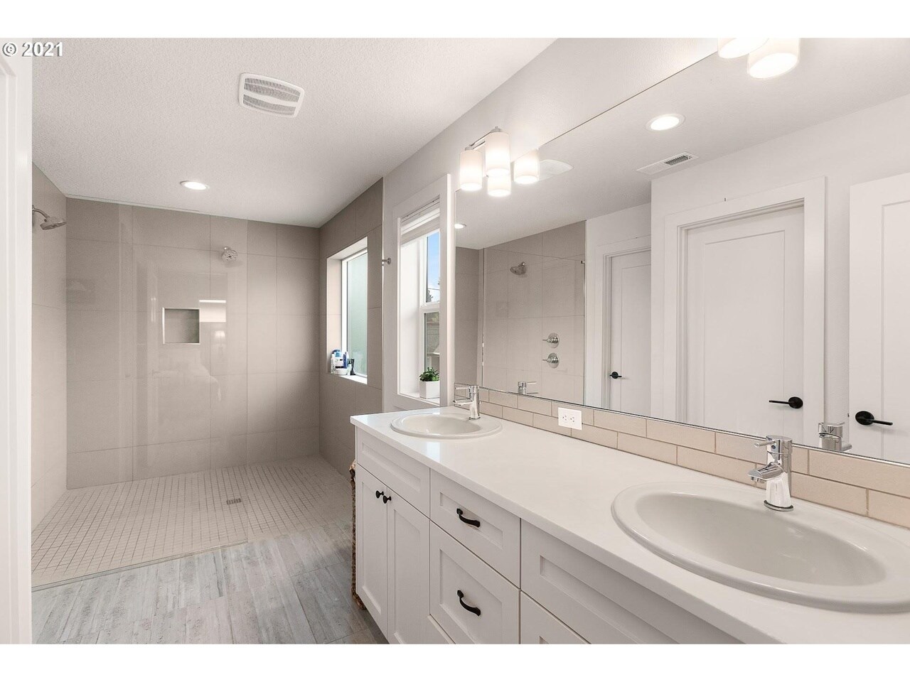 Building Photo - 8421 N Burrage Ave