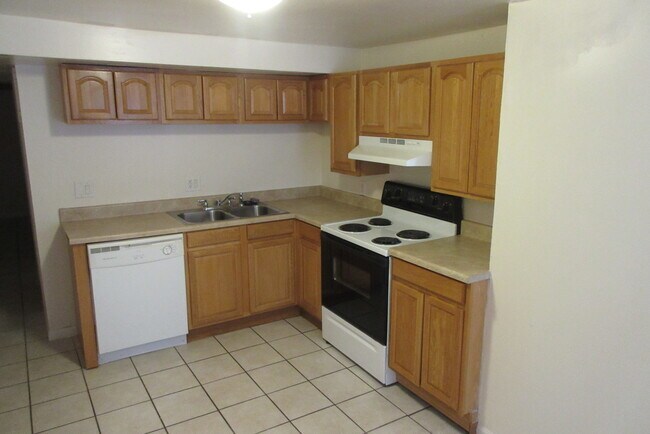 Building Photo - 1504 Rosemary Ln