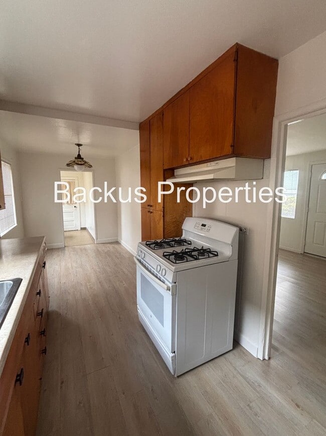 Building Photo - Wonderful two-bedroom unit in Monterey