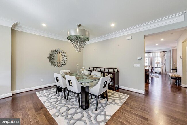 Building Photo - 10821 Symphony Park Dr