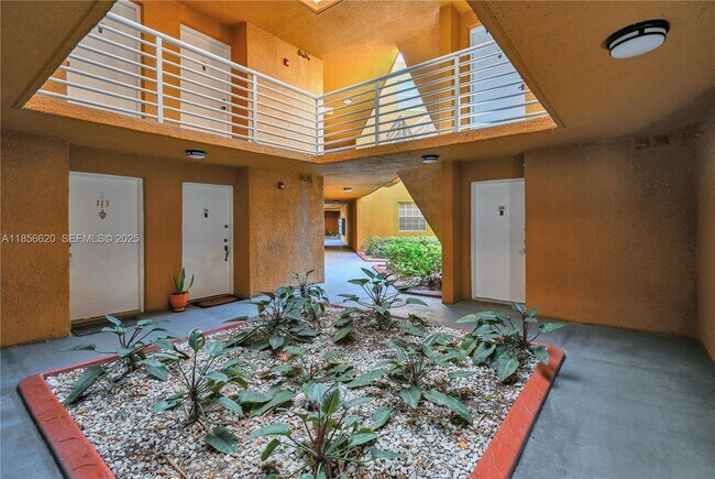 Building Photo - 9715 Fontainebleau Blvd