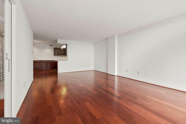 Building Photo - 1101 S Arlington Ridge Rd