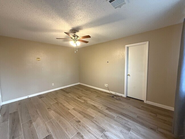 Building Photo - 15934 Blueridge Rd