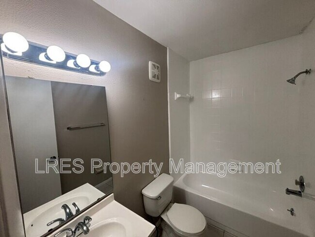 Building Photo - 4564 Pheasant Run Dr