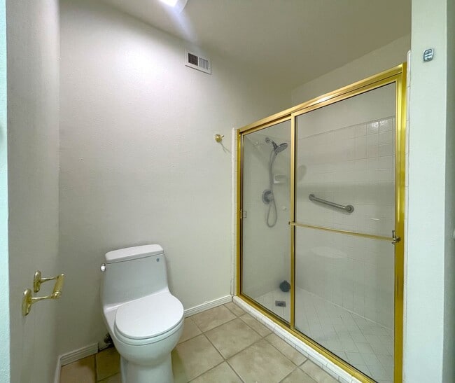 Building Photo - AVAILABLE NOW!  3 Bedroom 2 Bathroom Condo in Sunrise Country Club