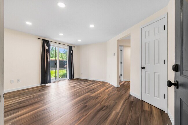 Building Photo - 12500 SE 110th Ct
