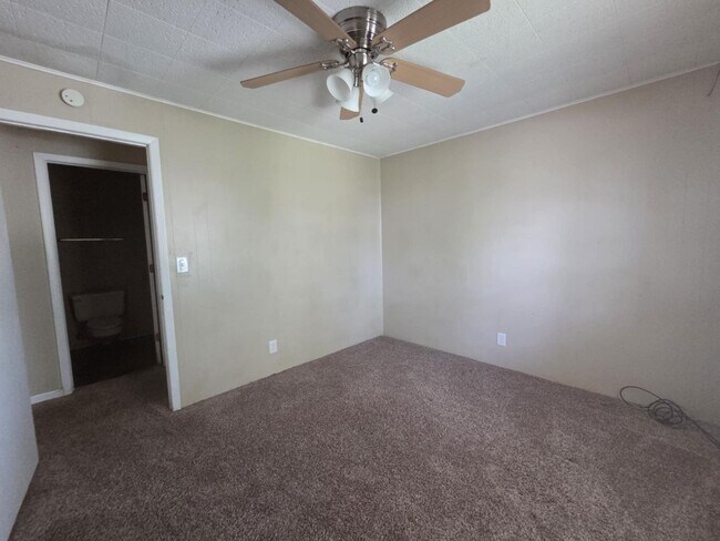 Building Photo - Single Family Home
