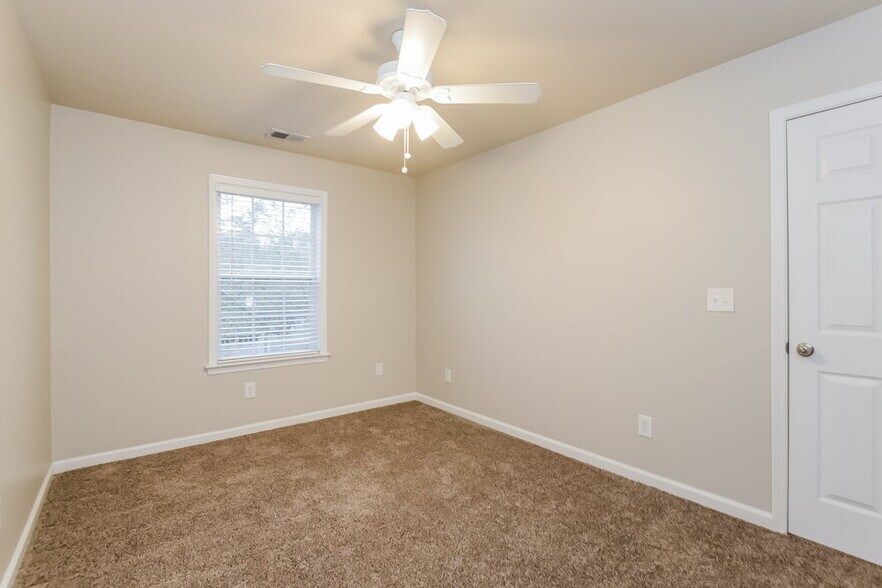 Building Photo - 203 Highland Falls Dr