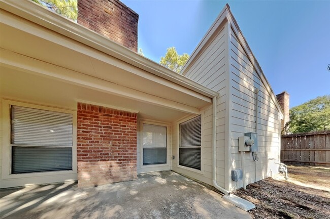 Building Photo - 11835 Hillbrook Dr