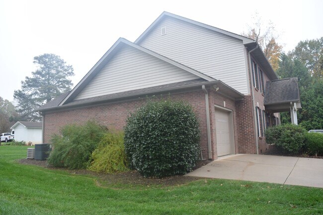 Building Photo - Hollar Duplex Conover