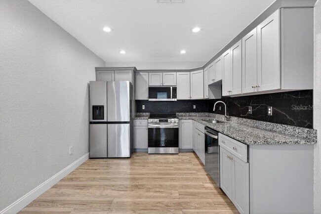 Building Photo - 722 22nd St