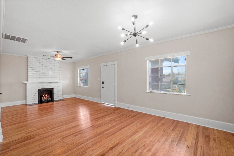 Building Photo - 2611 Pershing Dr