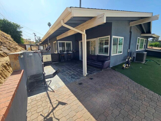 Building Photo - 2975 Robin Rd