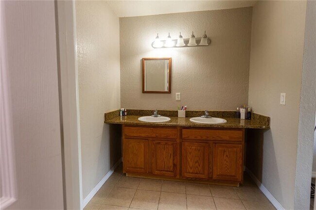 Building Photo - 1159 SW Valencia Heights Ave