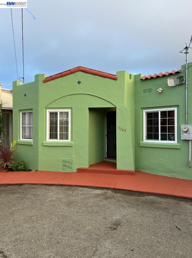 Building Photo - 5740 Kingsley Cir