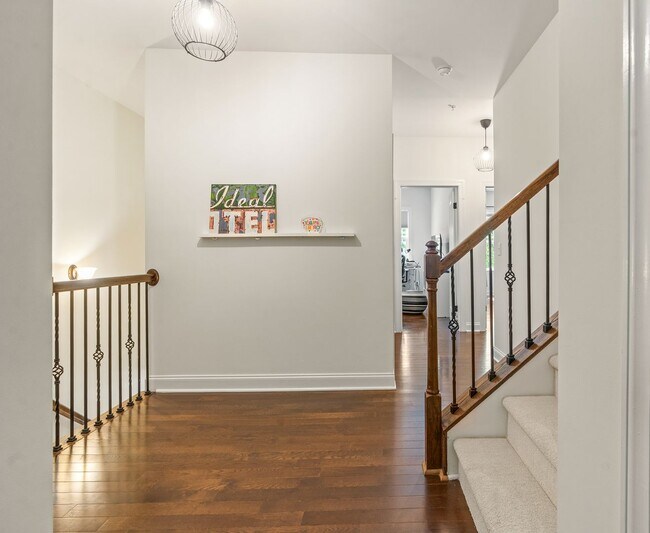 Building Photo - Convenient Carrboro Living in a Spacious 4 Bedroom Home