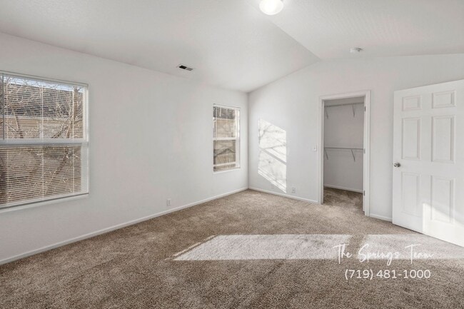 Building Photo - SPACIOUS 3BD/2.5BA TOWNHOME at THE BLUFFS AT SPRING CREEK with A/C **$500 move-in credit with a 1...