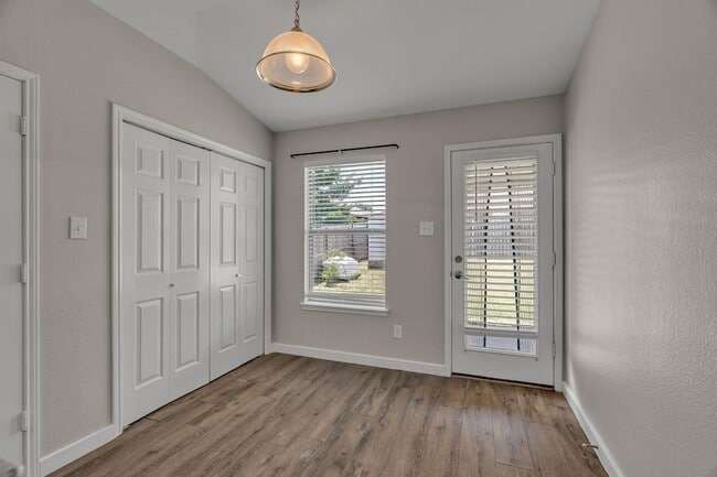 Building Photo - 3920 Cane River Rd