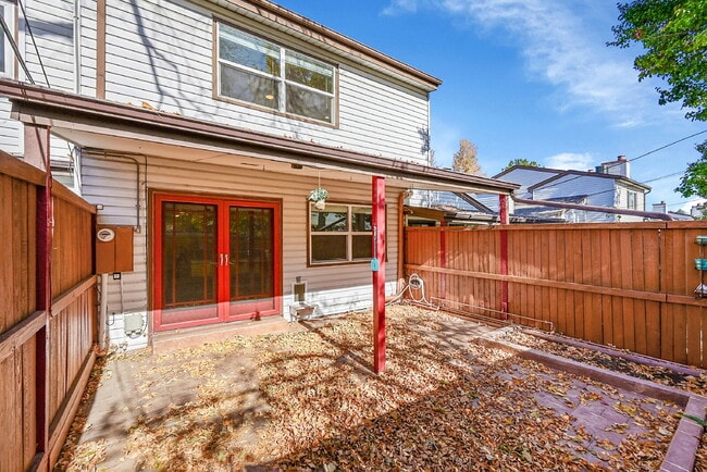 Building Photo - $2,500.00, 2-bed, 2.5 bath located in Denver.