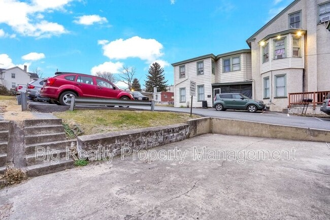 Building Photo - 72 N Main St