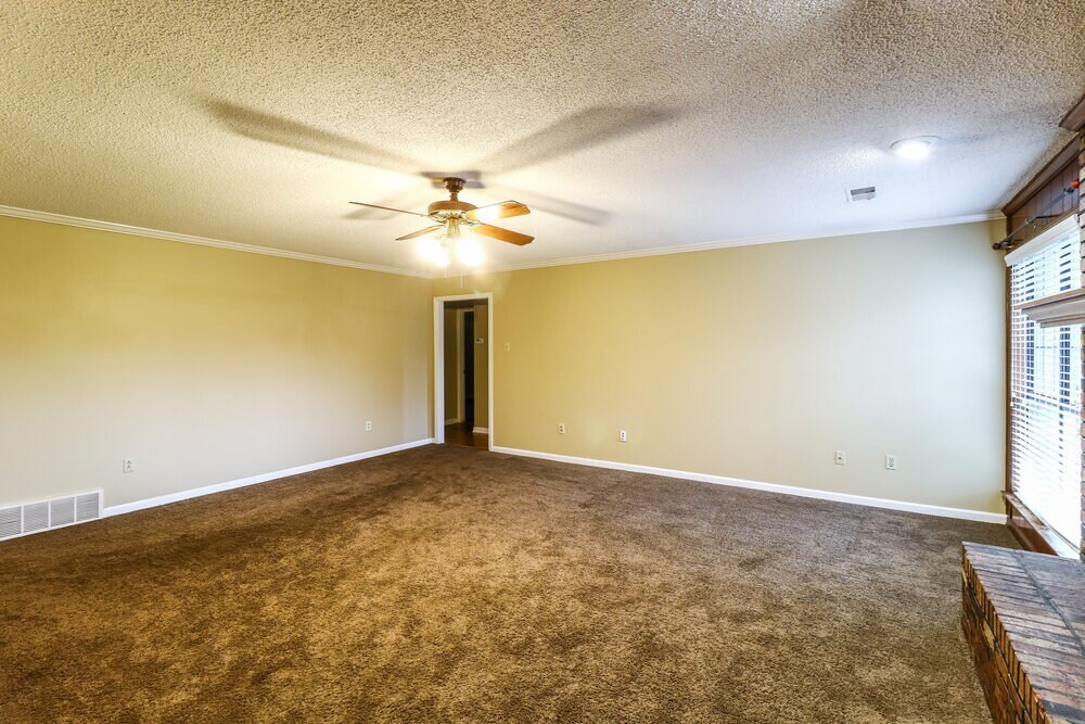 Building Photo - 928 Pheasant Hollow Dr