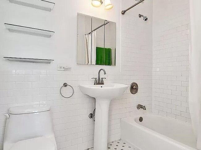 Building Photo - 504 W 136th St