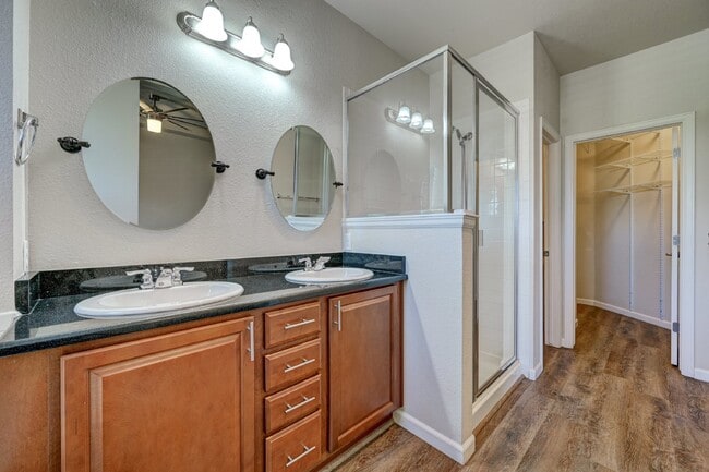 Building Photo - $2,750 - 2 Bed, 2.5 Bath Condo in Centenni...