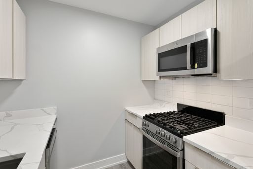 Building Photo - 6201 N Kenmore Ave