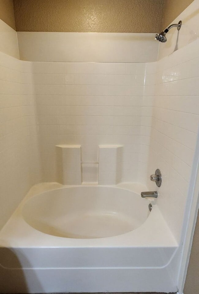 Building Photo - Coming Soon – 3 Bedroom Duplex Near Clear ...