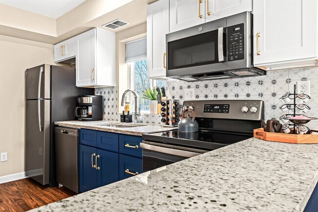 Building Photo - 18939 Sharon Ln