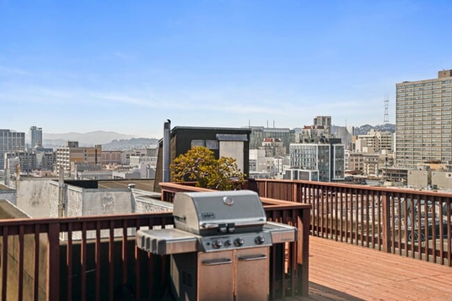 Building Photo - Gorgeous 4BR/2.5BA Nob Hill Home with Shar...