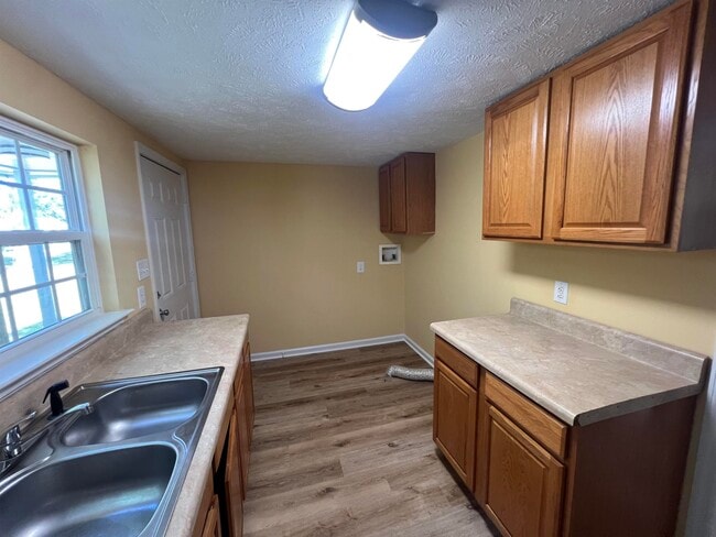 Building Photo - 1714 Ward Cir