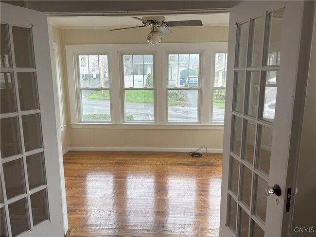 Building Photo - 120 Malverne Dr