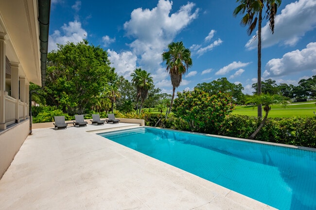 Building Photo - 981 Longboat Club Rd