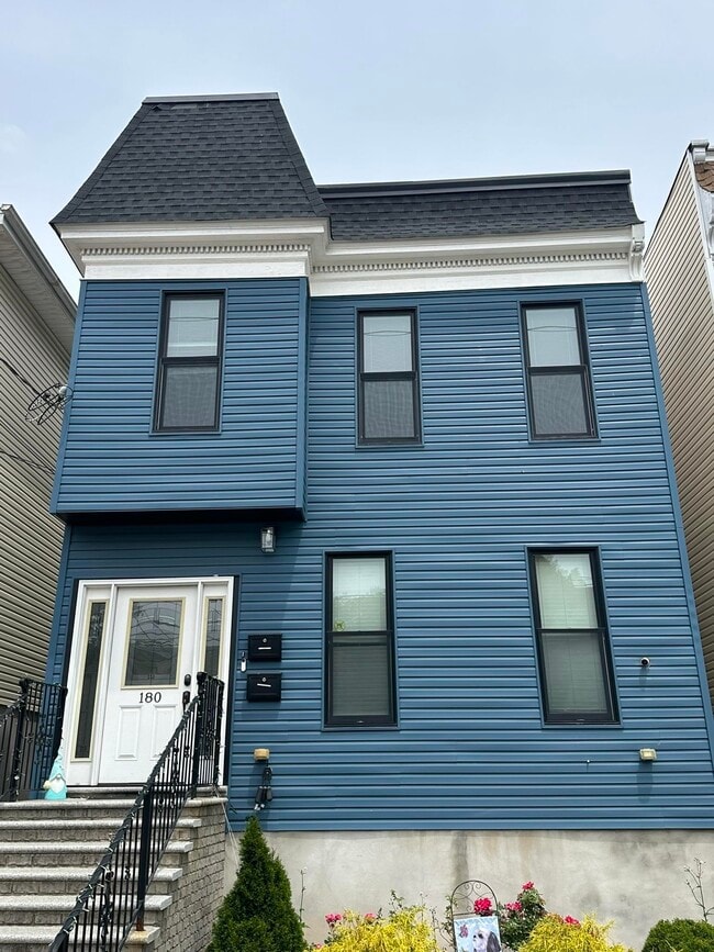 Building Photo - 180 North St