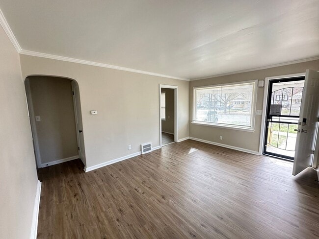 Building Photo - Fully Renovated 3-Bedroom Home – Move-In R...