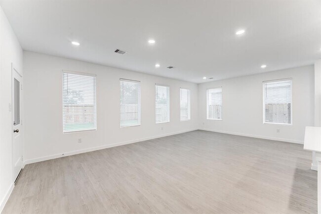 Building Photo - 16542 Texas Palmetto Wy