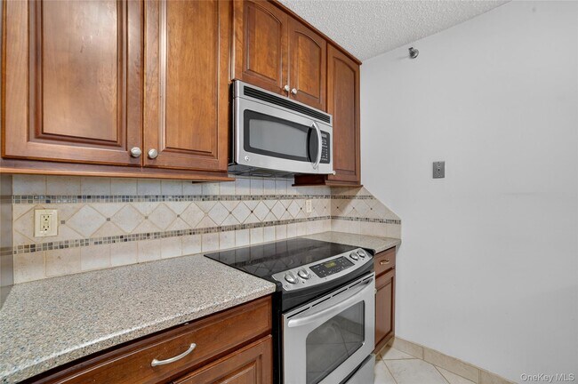 Building Photo - 25 Rockledge Ave