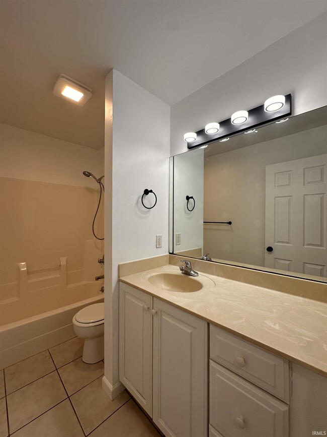Building Photo - 8477 Countrywood Ct